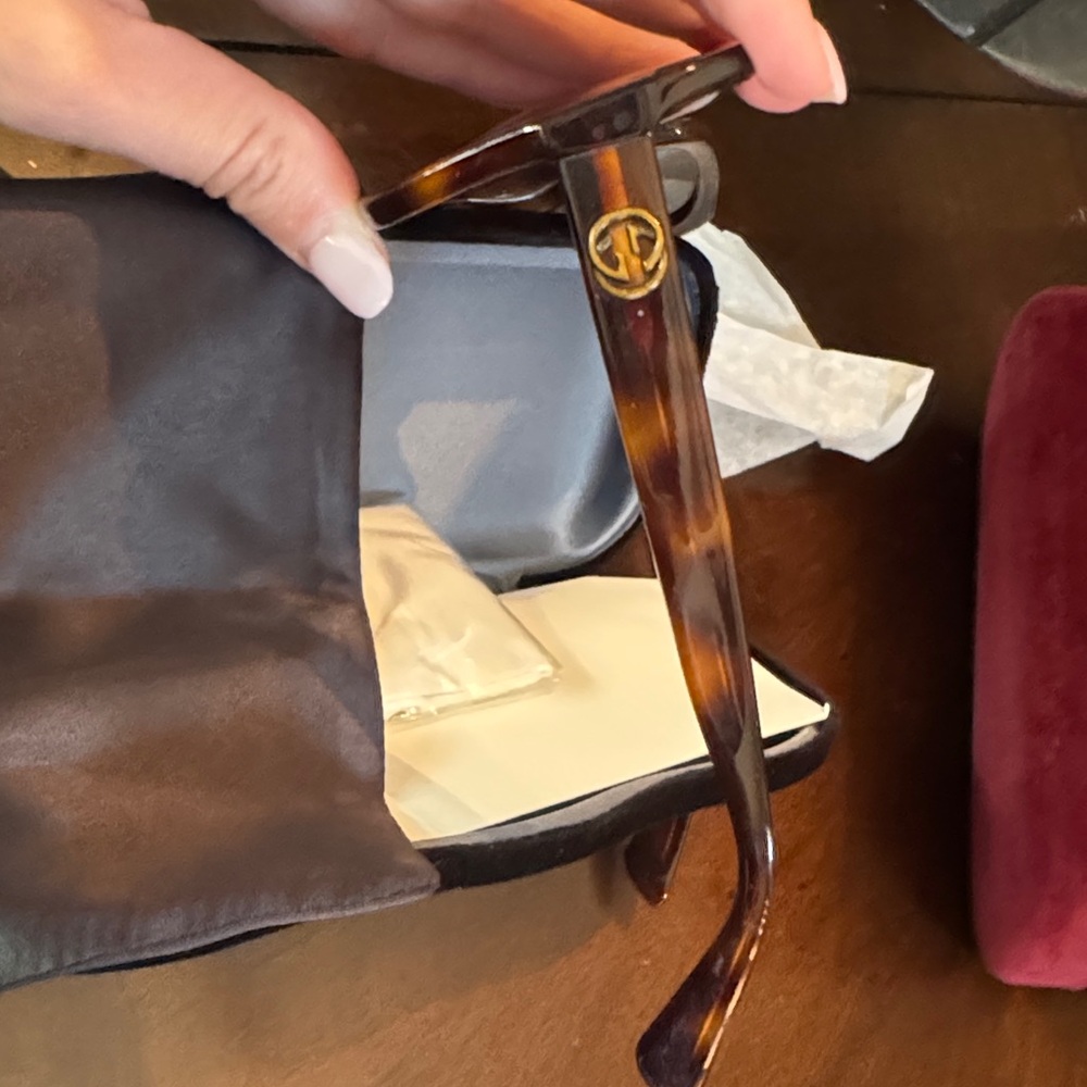 Gucci Tortoiseshell Oversized Sunglasses - Picture 4 of 7